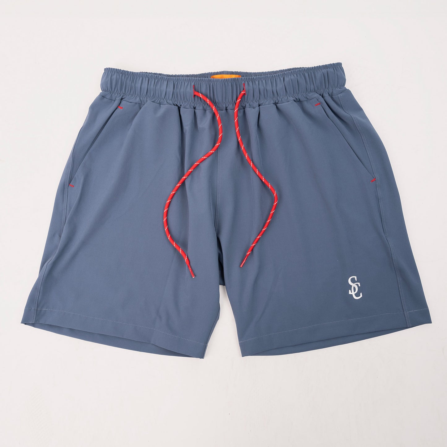 above-knee casual shorts with D-ring