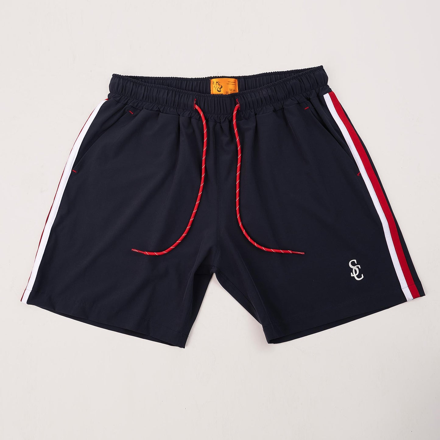 above-knee casual shorts with D-ring